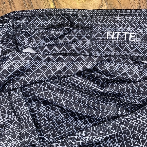 2 pc 👯‍♀️ Danskin Leggings & Cropped Black Leggings with Key Pocket - Picture 10 of 16